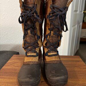 The North Face Women's snow boot - size 8